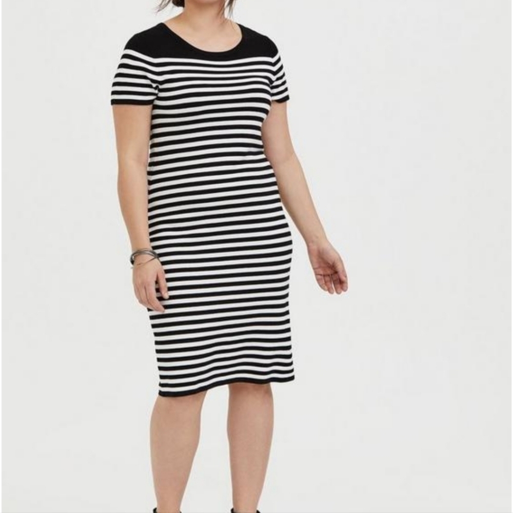 Black & White Stripe Sweater-Knit Short Shift Dress